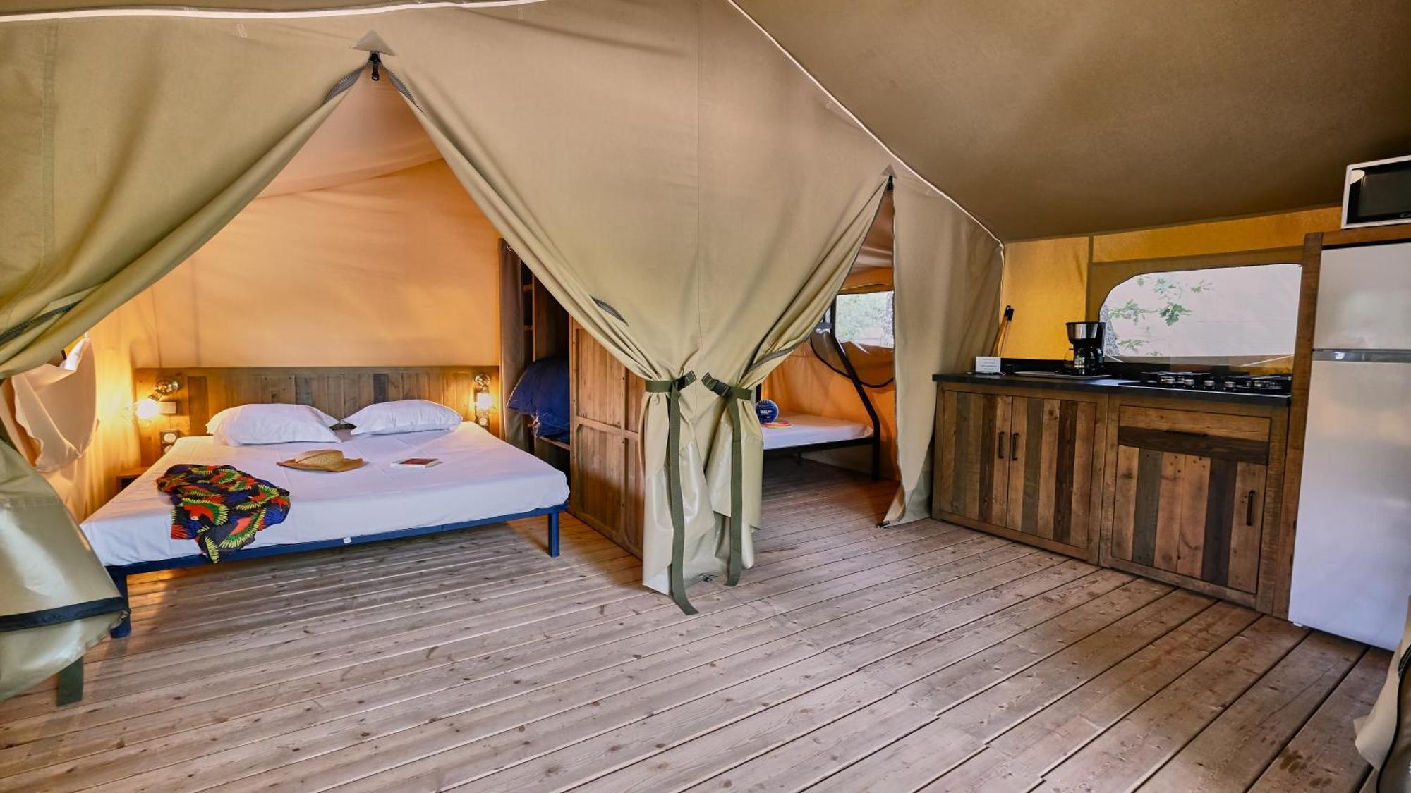 Domaine Les Chenes Blancs Hotel Saint-Saturnin-d'Apt Eksteriør billede