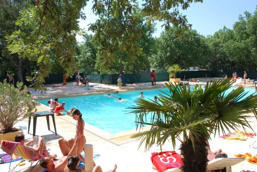 Domaine Les Chenes Blancs Hotel Saint-Saturnin-d'Apt Eksteriør billede